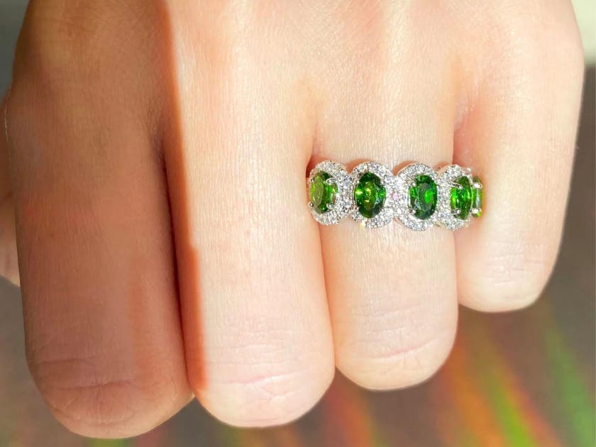 Unlock the Vibrant World of Chrome Diopside - Image 4 chrome diopside - Untitled design 4