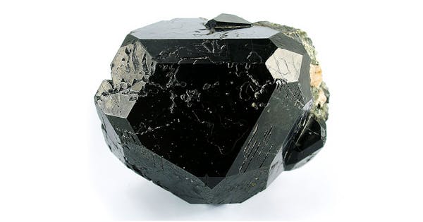 aquamarine crystal - blackspinel rough