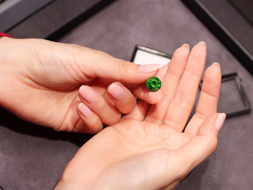 Exploring The Rich Spectrum Of Garnet Color - Image 1 garnet color - demantoid garnet