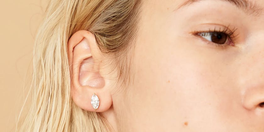 classic jewelry - solitaire earrings